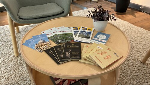 Pilgerpässe und Pilgerbroschüren.